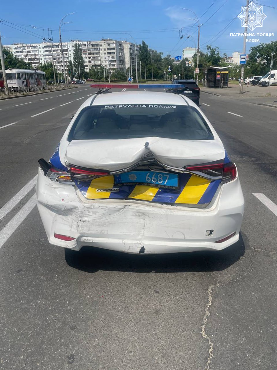 На столичній Оболоні легковик протаранив патрульне авто, постраждали правоохоронці