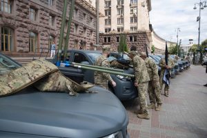 Київ передав військовим пікапи та системи РЕБ (фото)
