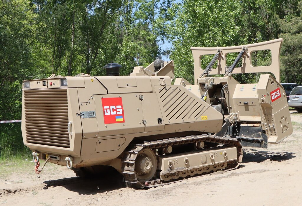 У Бучанській громаді презентували сучасну машину для розмінування