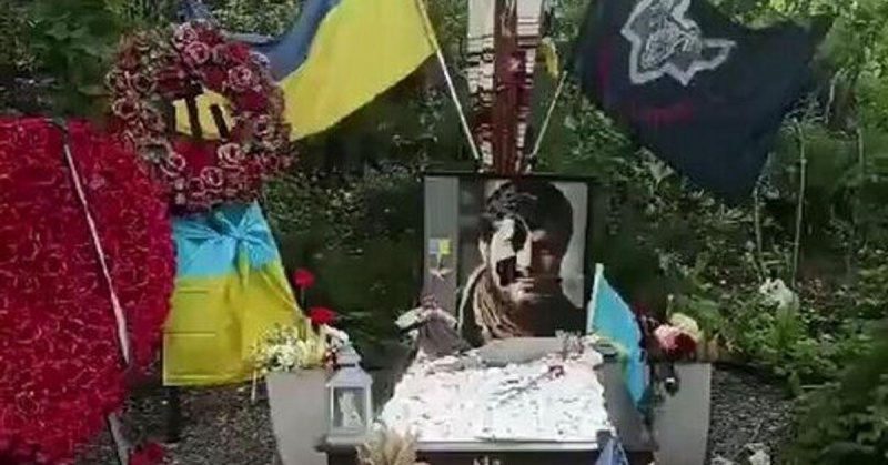 На Аскольдовій могилі у Києві невідомі понівечили могили Да Вінчі, Джуса та Петриченка