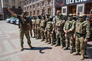 Київ передав бійцям 7-ї окремої бригади Сил спеціальних операцій 25 вантажівок