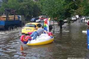 Київ та область все ще заливає, не зважаючи на "норми опадів", притаманні сезонним дощам