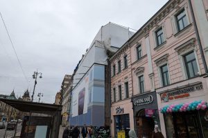 Влада Києва має розглянути петицію про зняття рекламних полотен з історичних будівель і культурних пам'яток