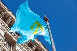 У Києві підняли кримськотатарський прапор