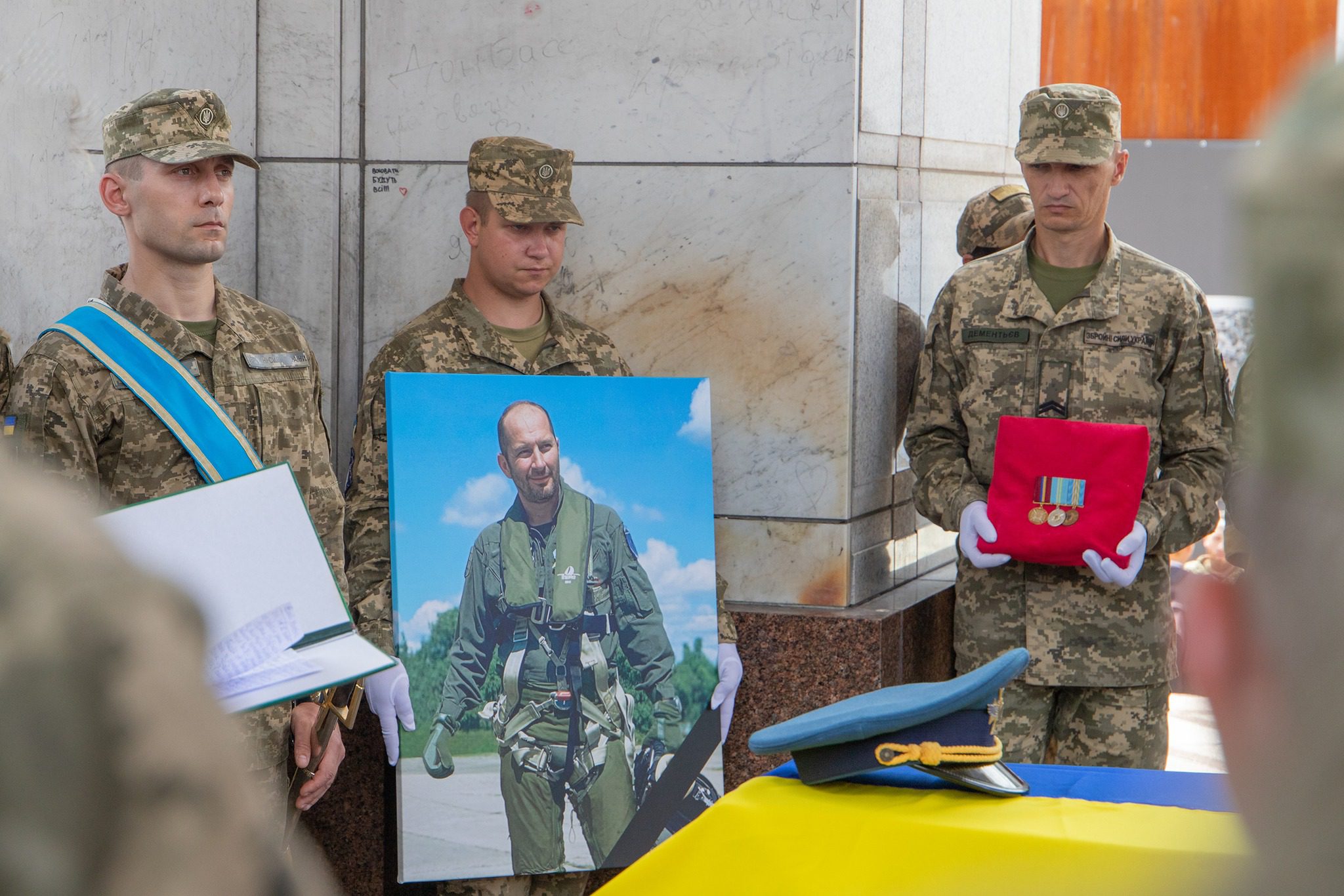 У Києві попрощалися з видатним льотчиком з позивним «Бджоляр»