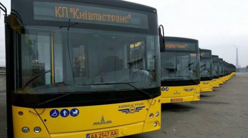 Через аварію на каналізаційному колекторі у Подільському районі змінив рух автобус № 72