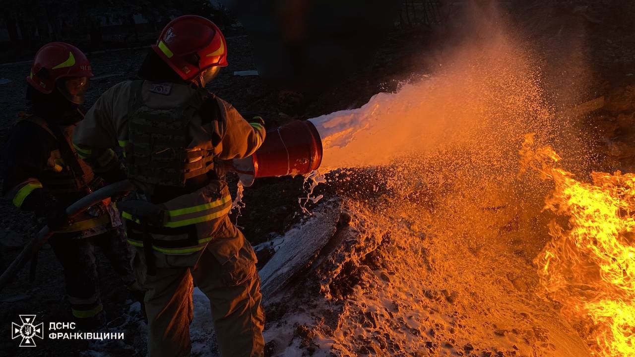 Внаслідок атаки рф пошкоджено обладнання енергооб’єктів на Львівщині та Запоріжжі, зруйновано навчальний заклад на Прикарпатті