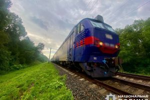 У Заворичах на Київщині пасажирський потяг збив 13-річну дівчинку