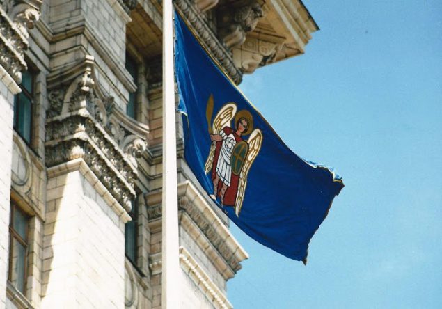 Київрада купить нові прапори з архангелом Михаїлом