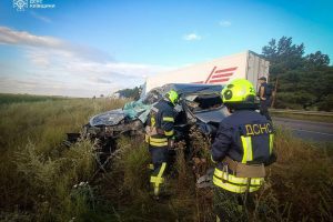 На Київщині рятувальники ліквідували наслідки смертельного зіткнення легковика та вантажівки