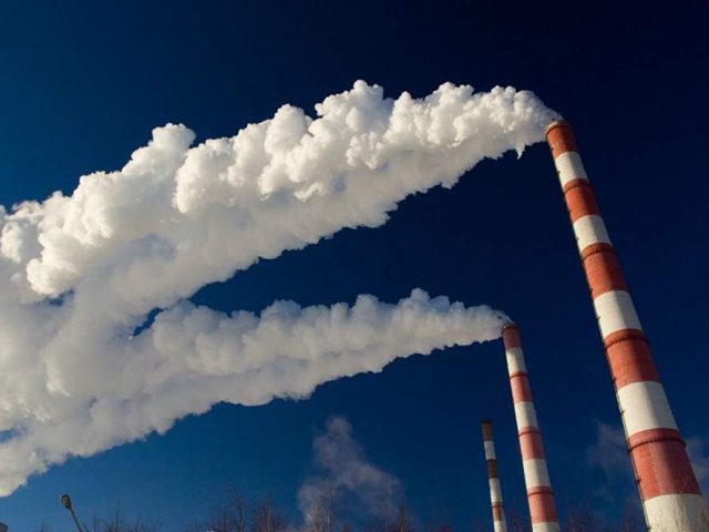 Укргідрометцентр попереджає про можливе погіршення якості повітря у Києві, у КМДА запевнюють, що небезпеки немає