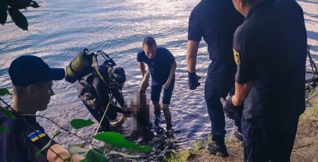У столичному Русанівському каналі потонув чоловік, у Бучі на ставку загинула жінка