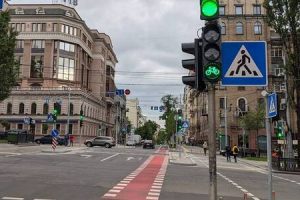 У Києві світлофори оснащують шафами резервного живлення на період відключень світла