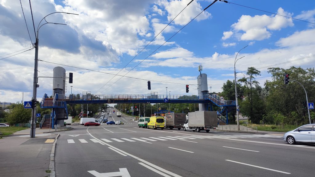 На Солом’янці облаштували безбар’єрний пішохідний перехід