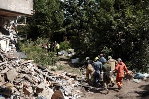З-під уламків будинку в Шевченківському районі рятувальники дістали тіла ще двох жінок