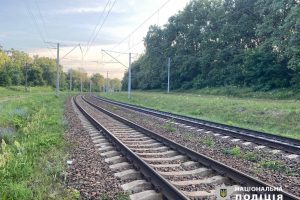 На Київщині 15-річний хлопець отримав ураження струмом під час руху потяга