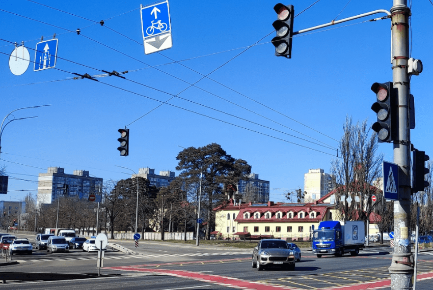 Цього року у столиці ввели в експлуатацію п’ять безбар’єрних світлофорів, - КМДА