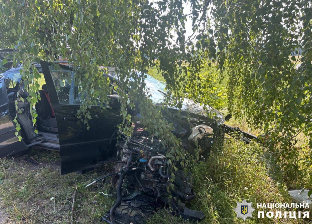 На Київщині через смертельне ДТП загинуло подружжя, дитина в лікарні (фото)