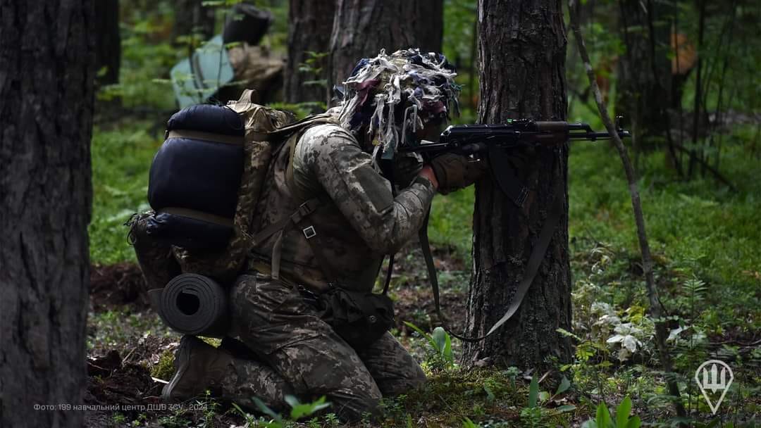 Генштаб: ворог намагається просунутись біля Часового Яру та штурмує на Покровському напрямку