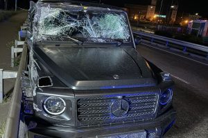 У Києві нетверезий водій Mercedes G 500 наїхав на відбійник, пасажир автівки загинув на місці (фото)