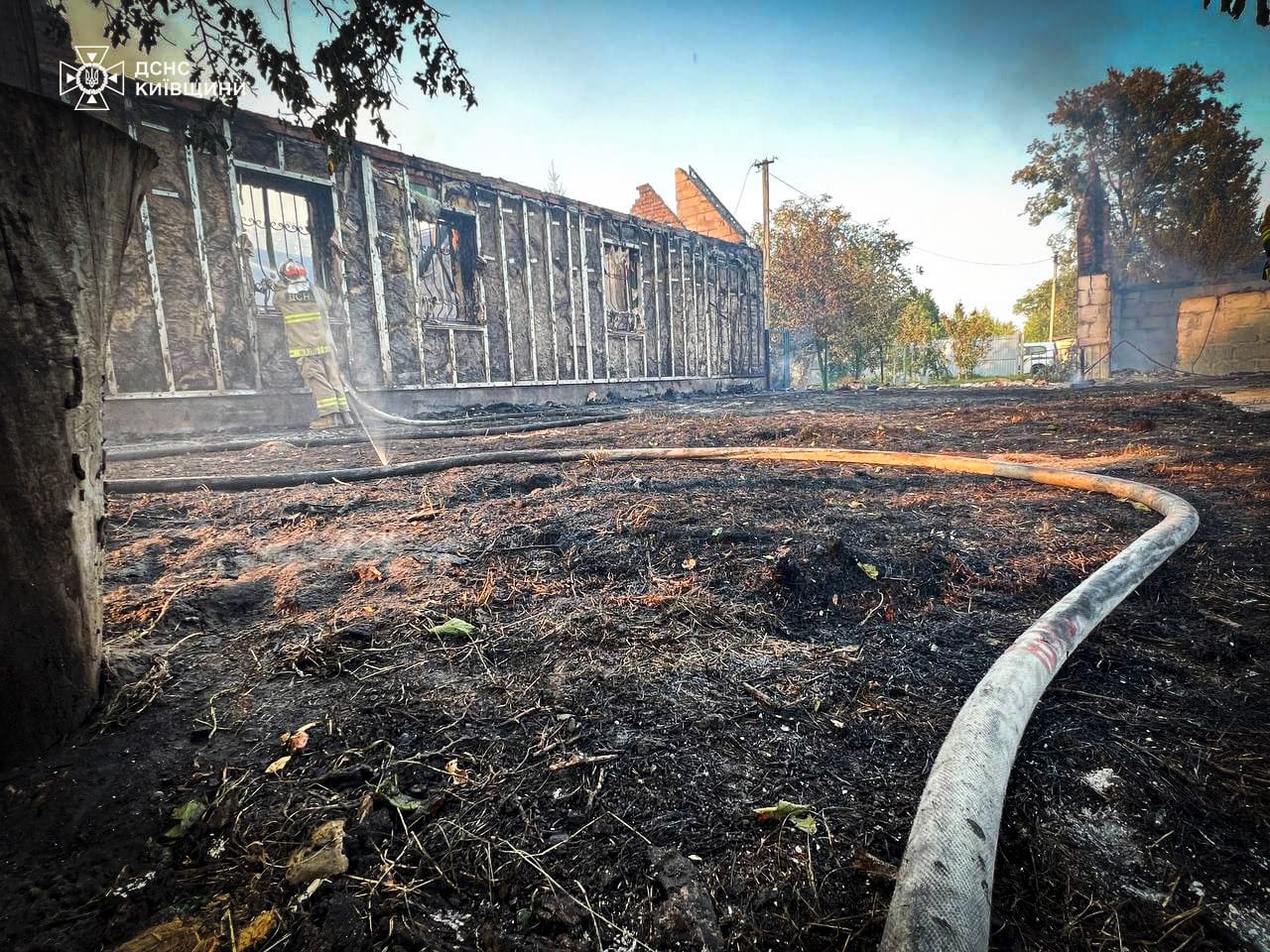 На Бучанщині пенсіонерка загинула, спалюючи бур'яни на городі (фото, відео)