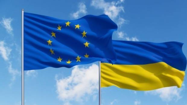 Верховна Рада закупить нові прапори України, ЄС та флагштоки до них