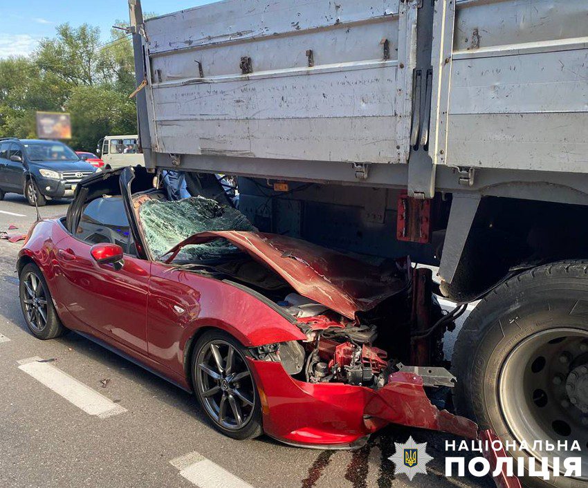 Поліцейські встановлюють обставини смертельного ДТП на проспекті Валерія Лобановського (фото)