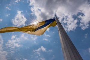 У Києві через прогнозовану негоду приспустили головний прапор України