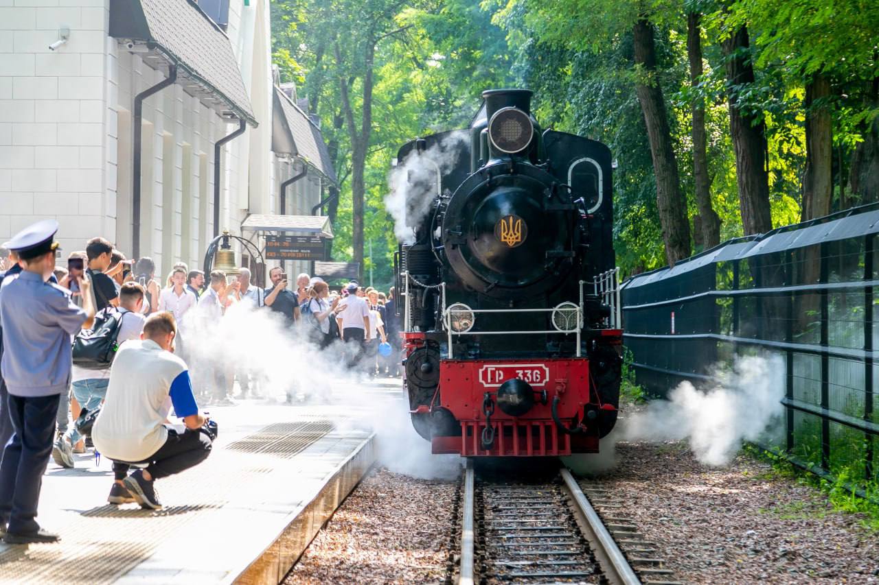 В перші серпневі вихідні відвідувачів Київської дитячої залізниці кататиме Сирецьким парком унікальний паровоз