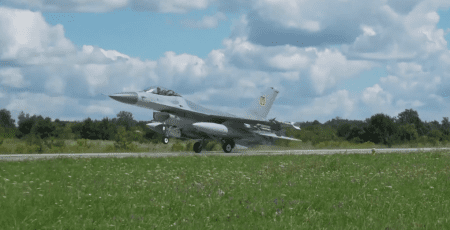Винищувачі F-16 вже в небі України, - Зеленський (відео)