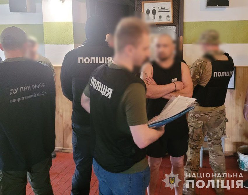 Судитимуть членів злочинного угруповання на чолі зі «смотрящим», які вимагали гроші з арештантів столичного СІЗО