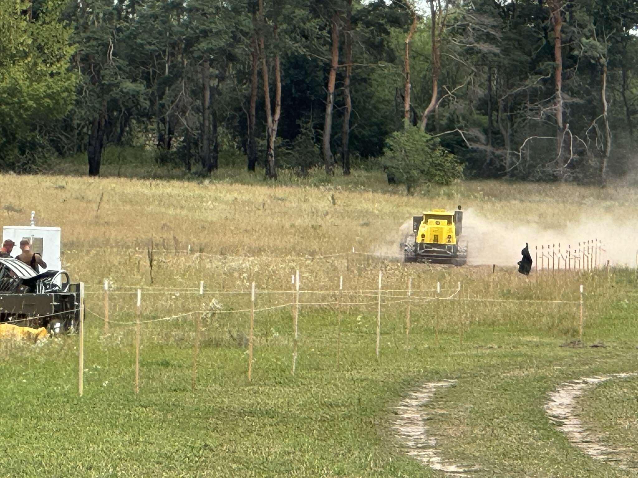 Хліб та міни: як сапери та фермери очищують Київщину від мін та вибухівки