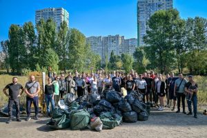 У Всесвітній день прибирання в Святошинському районі зібрали понад 200 м³ сміття