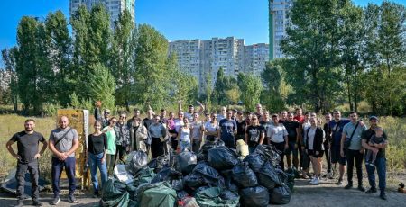 У Всесвітній день прибирання в Святошинському районі зібрали понад 200 м³ сміття