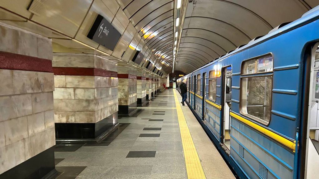 Столична "синя" лінія метро 12 вересня відновлює роботу відповідно до графіків руху (розклад)