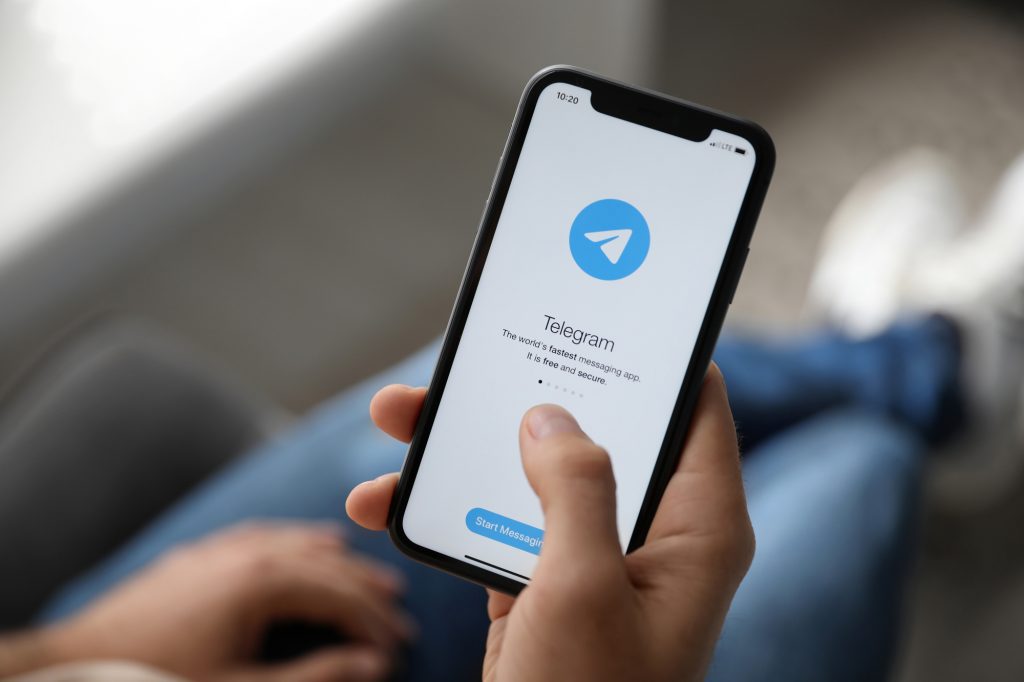 Без Telegram: влада обмежила використання популярної платформи на держслужбі та у війську через загрозу нацбезпеці