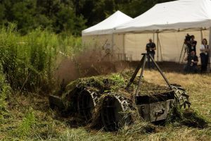 Змій-розміновувач: нова українська спецмашина успішно пройшла випробування