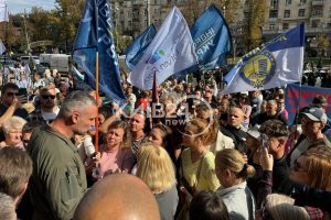 Під КМДА військові, ВПО та інвестори вимагають добудувати житло: Кличко відповів