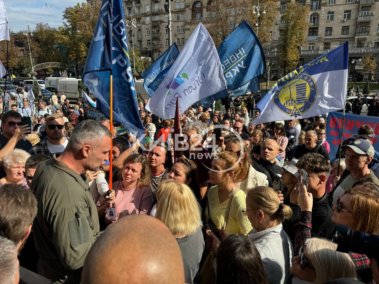 Під КМДА військові, ВПО та інвестори вимагають добудувати житло: Кличко відповів