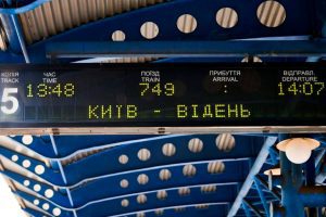 “Укрзалізниця” поступово відновлює рух поїздів до Відня