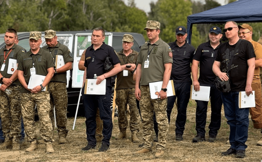 У Козинцях відбулася демонстрація гуманітарного розмінування земель