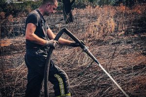 Вогнеборці ліквідовують загорання торфу у Броварському районі (фото, відео)