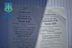 У Києві викрили трьох адміністраторів одного з ТСЦ МВС, які незаконно знімали статус «резерв» (фото)