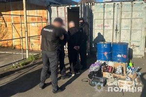 У Києві судитимуть 63-річного наркобізнесмена, який торгував психотропами та прекурсорами на ринку