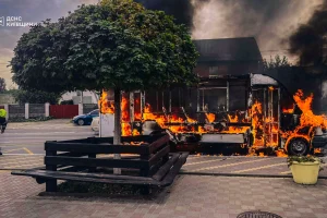 Під Києвом, попередньо через технічну несправність, згоріла маршрутка (фото)