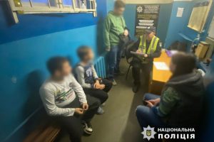 Інцидент з "міною" у столичному метро: поліція провела профілактичну бесіду з 10-річним "жартівником"