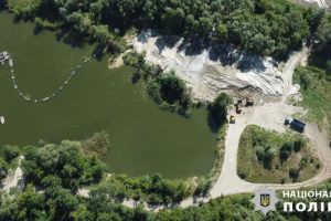 У Києві судитимуть двох копачів-нелегалів, які за рік “чорного видобутку” піску збагатились на мільйон