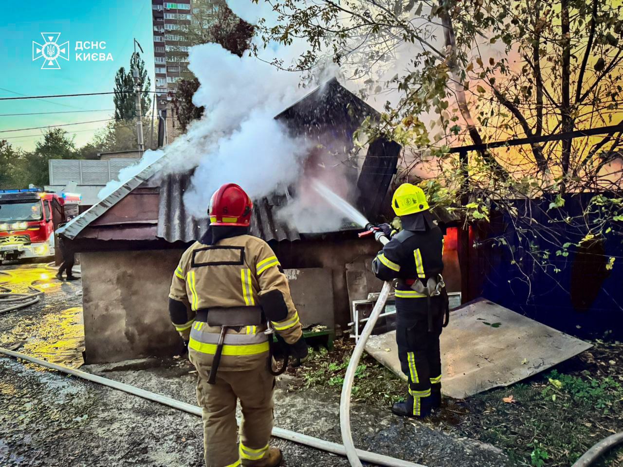 На столичному Сирці при пожежі в приватному секторі загинула людина