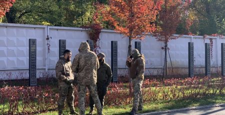 КМДА завадила на Оранжерейній у Києві садити дерева на честь полеглих воїнів