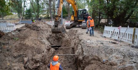 У Шевченківському районі проводиться реконструкція тепломережі (фото)